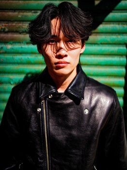 ザ クロー(THE CROW)の写真/【メンズ専門店】似合わせカット×パーマが人気☆簡単スタイリングでカッコイイ理想のスタイルが叶う！