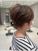 earthショートレイヤーボブミルクティー丸みショートボブ