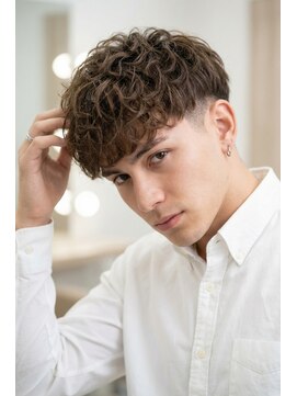テラス 箕面萱野(Terrace) 流行 モテ髪 イケメン 束感 スペインカール　パーマ　刈り上げ