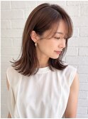 外ハネミディ×グレージュベージュ