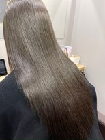 カミエ(kamie)&nbsp;グレージュロング×透明感カラーで大人っぽく