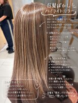 アース 武蔵境店(HAIR & MAKE EARTH)&nbsp;白髪を隠すだけではなく、細めのハイライトで自然になじむ髪色。