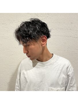 イツモノトコロ(kami to zakka) 【イツモノトコロ】センターパート×波巻きスパイラルパーマ