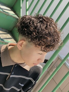 ワールドシップコウベ(WORLD SHIP KOBE) フェード×プードルパーマ