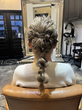 ヘアーデザイニングアリュール(Hair Desining ALLUЯE) 編み下ろしヘアアレンジ