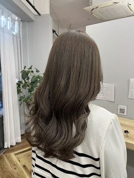 リジー(Litzy) オリーブグレージュカラー