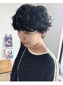 刈り上げマッシュショート黒髪パーマ
