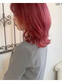 ミディアムレイヤー外ハネ韓国くびれヘアブリーチカシスピンク