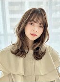 くびれヘアミディアムレイヤーアッシュブラウンぱっつん前髪