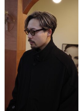 エディ(Edy) メンズホワイトシルバーニュアンスパーマ外国人風眉毛カット岡山