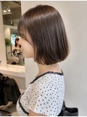 透明感たっぷり◎オリーブベージュ×まとまる切りっぱなしボブ