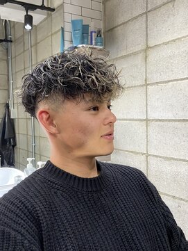 ミナミ(MINAMI) スペインカールフェードスタイル 国分寺