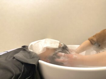 ワンズ(One’s)の写真/最先端の設備【ウルトラファインバブル】導入！頭皮の汚れはもちろんですが髪の毛までツヤツヤになります♪