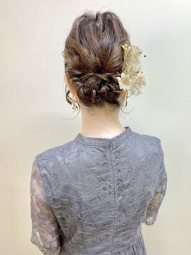 ディア(.eer) ミディアムのアップスタイル//結婚式×編み込み×シニヨン
