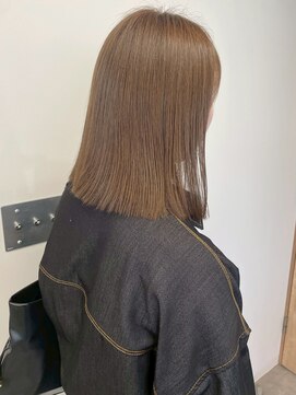 ミュラ(mulah) ブリーチなしシアーベージュ＊切りっぱなしミディアムヘア