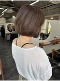 周りと差がつくラベンダーグレージュ大人女子の艶ブラウンボブ