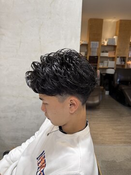 メンズクル(men's quru.) ラルフカールフェザーパーマニュアンスパーマセンターパート勝川