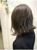 グレージュ系カラーXミディアムボブスタイル