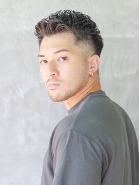 にもう ワイルドアップバング　スキンフェード　アイロンパーマs4