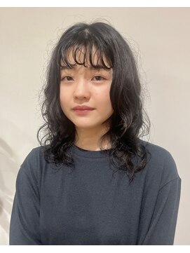 ルートヴィッヒ(Ludwig) 艶ブラック×くるりんパーマ