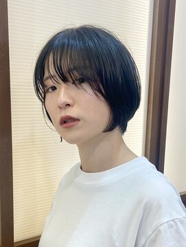 ヤヨイブレインズ グランデ(YAYOI BRAINS GRANDE) バングありのショートスタイル