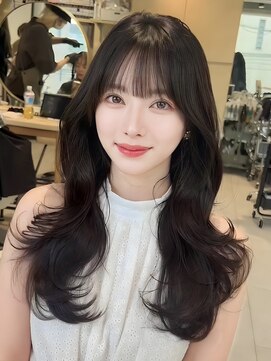 ティア(Tia.) （レイヤーカット/韓国ヘア/シースルー前髪/小顔/おくれ毛）