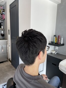 バーバーモク(BAR BER MOKU)の写真/シェービングもOK◎印象を左右するひげや眉を整えながら、自宅でも扱いやすい仕上がりをご提案します。