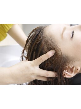 髪質改善を実感できる◎炭酸で頭皮・毛穴の汚れもリセット【ヘッドスパ/髪質改善】