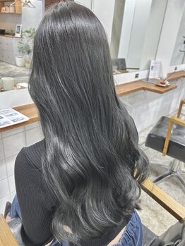 ヘアーデザイン ドア(hair design door)の写真/髪質・髪のダメージに合わせてセレクトするトリートメントを使用♪潤いを持続させツヤやかな髪質へ!