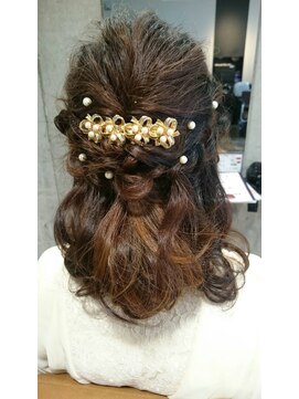 ヘア ルーナ バイ アプリーレ(hair lune by Aprire) 編み込みハーフアップパールアレンジ結婚式二次会20代30代
