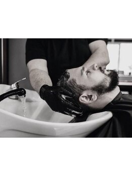 炭酸泡シャンプーを使った頭皮マッサージ！何度でも使えるクーポン【カット+ヘッドスパ⇒\5800】が大人気☆