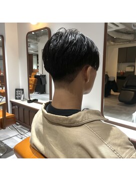 オーパスバイアンブルリュクス 池袋(Opus by ambleluxe) センターパート/テーパフェード/刈り上げ
