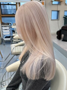プネル(punel) ホワイトベージュ　ロングレイヤー顔まわりカット　ケアブリーチ