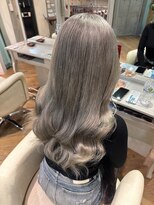 ミラシィ 稲毛(Mirashy)&nbsp;ホワイトシルバーベージュカラーでギャルみ全開！！