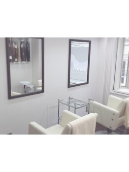 半個室の様なプライベートサロン☆周りを気にせず落ち着いた店内でごゆっくりと……