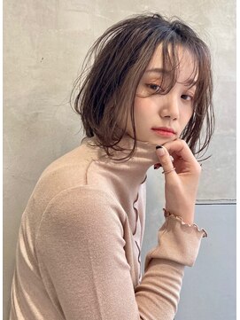 テイラー(Taylor) ［Taylor］☆ オリーブベージュ×内巻きボブ