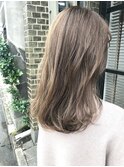 大人可愛いハイトーンハニーベージュデザインカラー×ロングヘア