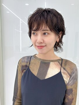 トニーアンドガイ 原宿店(TONI & GUY) グレーベージュ くせ毛活かしウルフショート 前髪あり