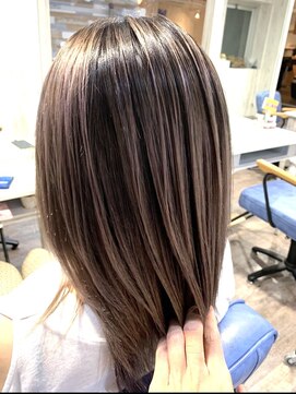 ココバイファニック(Coc. by funic) Ｗカラー×極細ハイライト  【関内】