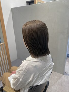 シスイ(sisui) パッツンボブ/グリーンアッシュカラー