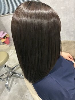 トリプルワン(111)の写真/髪の綺麗にこだわる女性に◎次世代の縮毛矯正[髪質改善メテオストレート]で健やかな扱いやすい髪質に♪