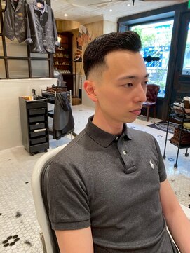ルドローブラントオオサカ(LUDLOW BLUNT Osaka) 【LUDLOW　BLUNT】フェードカット　バーバーヘア　サイドパート