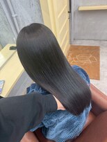 ヴェーレン(Wehlen)&nbsp;透け感グレージュ　ナチュラルストレート　美髪