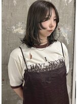イン(in.)&nbsp;【小顔・顔まわり】ミディアムレイヤー/艶ブラウン
