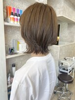 キャアリー(Caary)&nbsp;福山Caaryウルフレイヤー外ハネくびれミディアムマロンベージュ