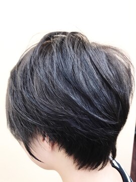 美容室メデューサ都府楼店 ショートグラデボブ