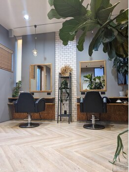 ウル ヘアデザイン (URU hair design)の写真/お客様を第一に考える丁寧な施術が好評◎ご家族で長く通ってくださる方も多く居心地の良さが魅力です＊