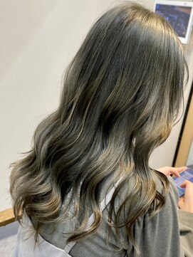 リノショアーズ 元町店(RINOSHORES) ウェーブヘア巻き髪ロングレイヤー×外国人風オリーブアッシュ