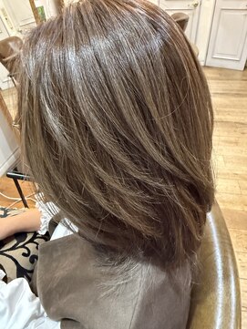 ヌンクマールス(NUNC malus) 【お客様フォト】白髪ぼかし×ミディアムレイヤー