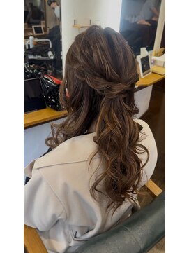 ローグ(Looog) ふわっとしたハーフアップ